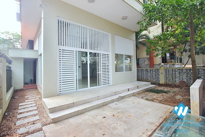 Lake view- House with big terrace for rent in Tay Ho, Hanoi